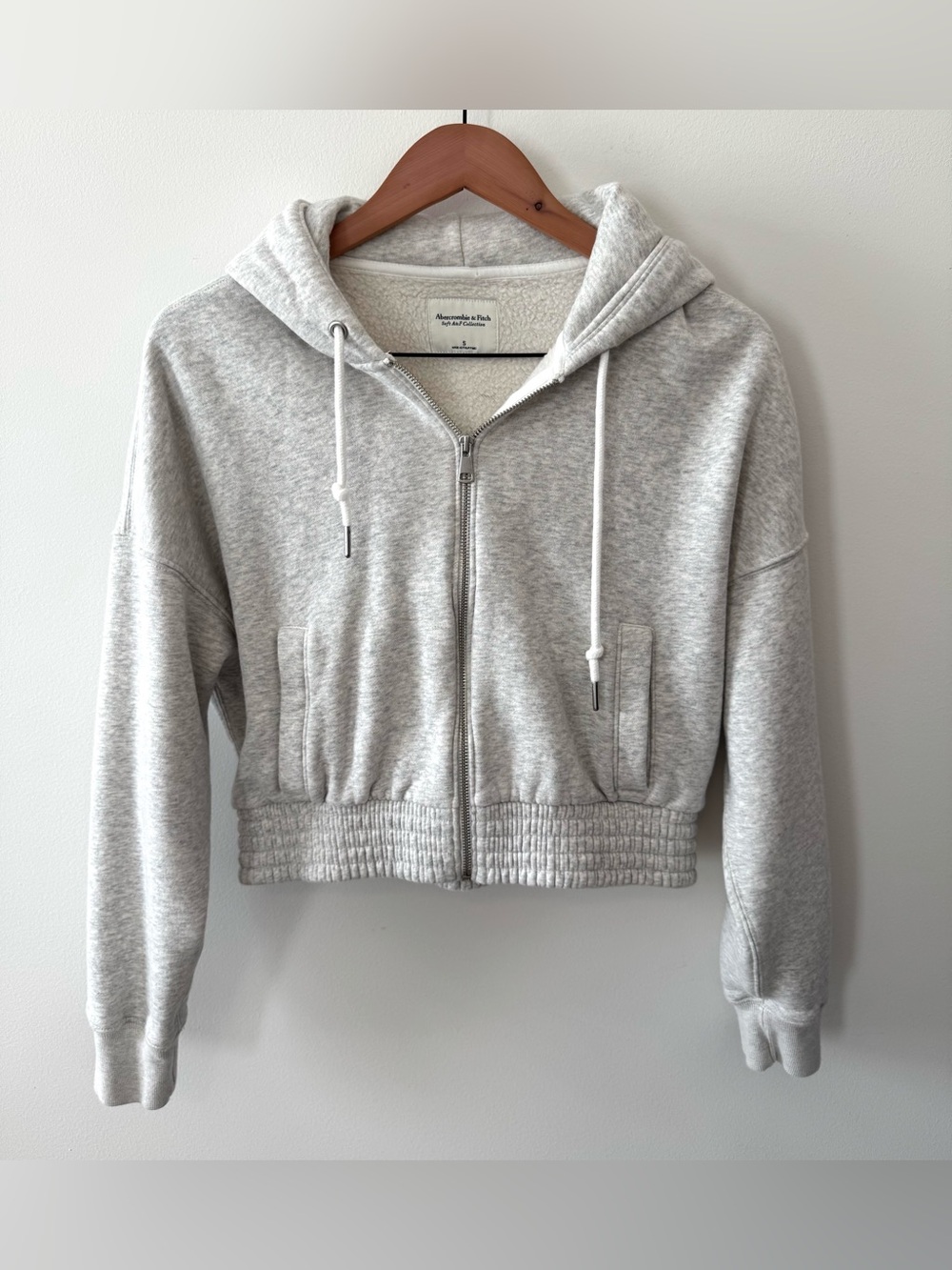 Abercrombie & Fitch Soft A&F Sherpa Lined Cropped Zip Hoodie Gray S